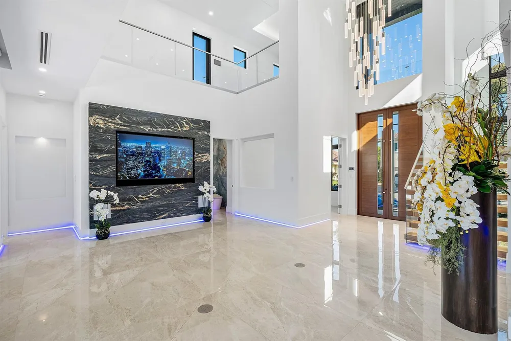 2650 NE 48th Court Lighthouse Point, FL 33064