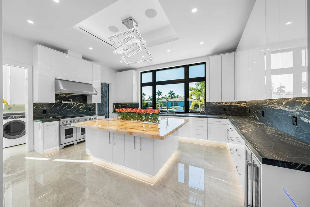 2650 NE 48th Court Lighthouse Point, FL 33064
