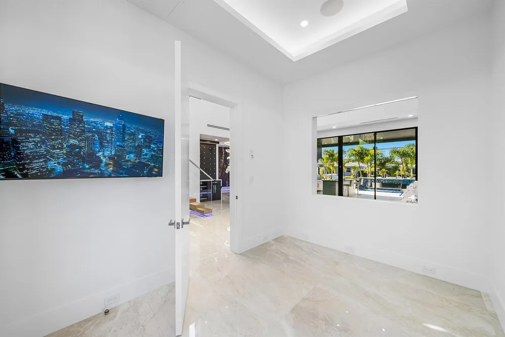 2650 NE 48th Court Lighthouse Point, FL 33064