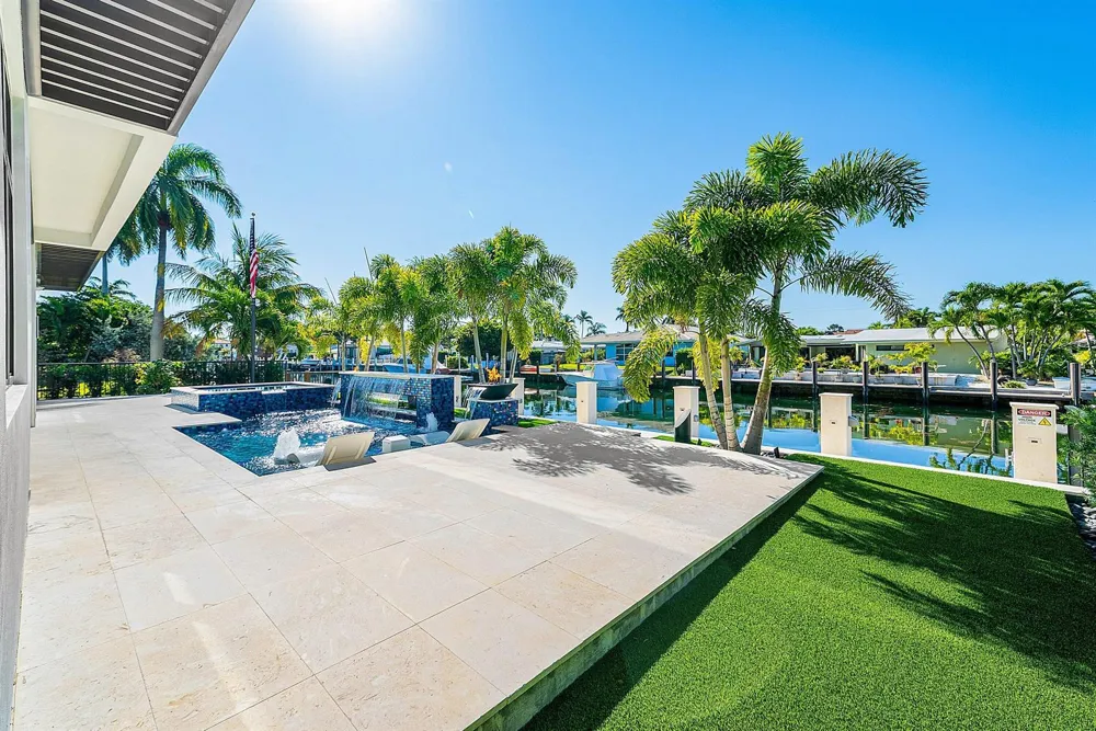 2650 NE 48th Court Lighthouse Point, FL 33064