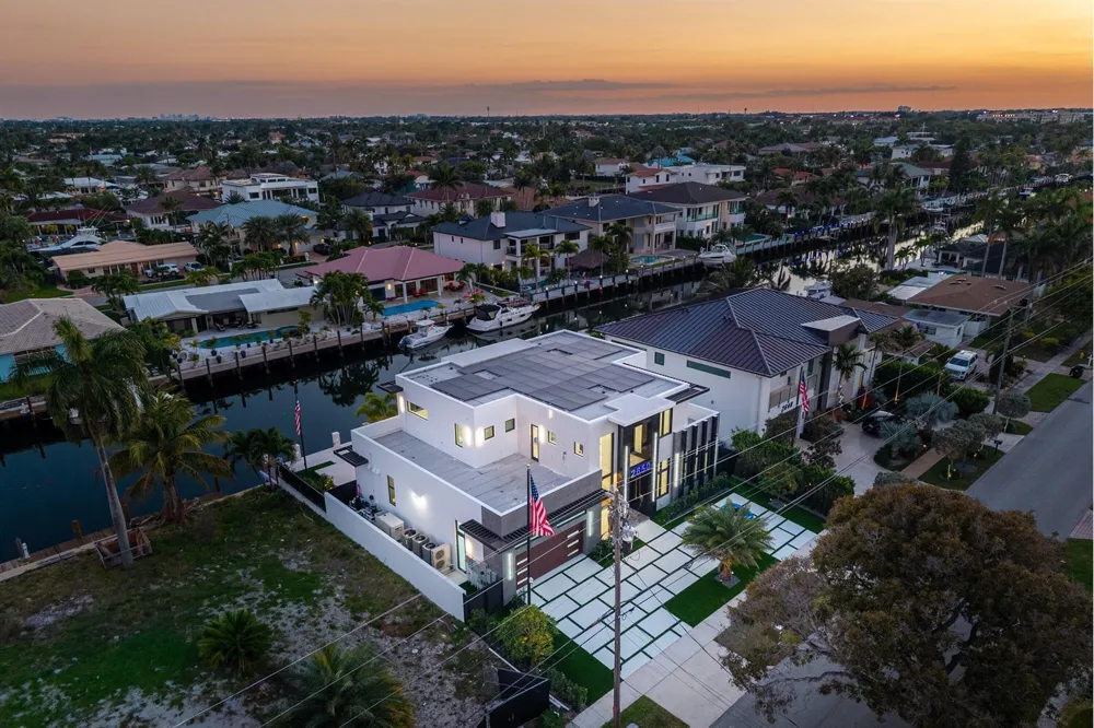 2650 NE 48th Court Lighthouse Point, FL 33064