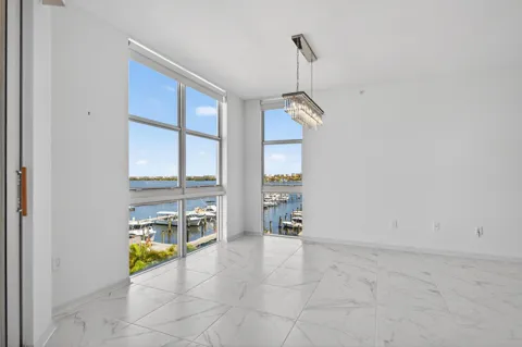 806 E Windward Way #403