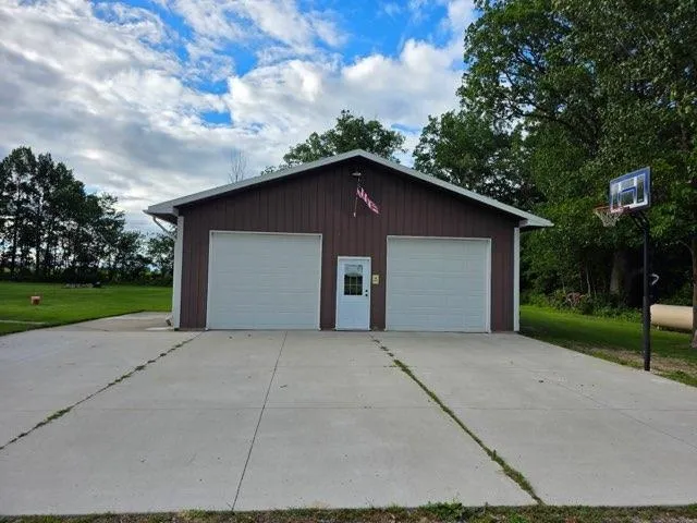1417 E Weidman Road Isabella Township, MI 48878