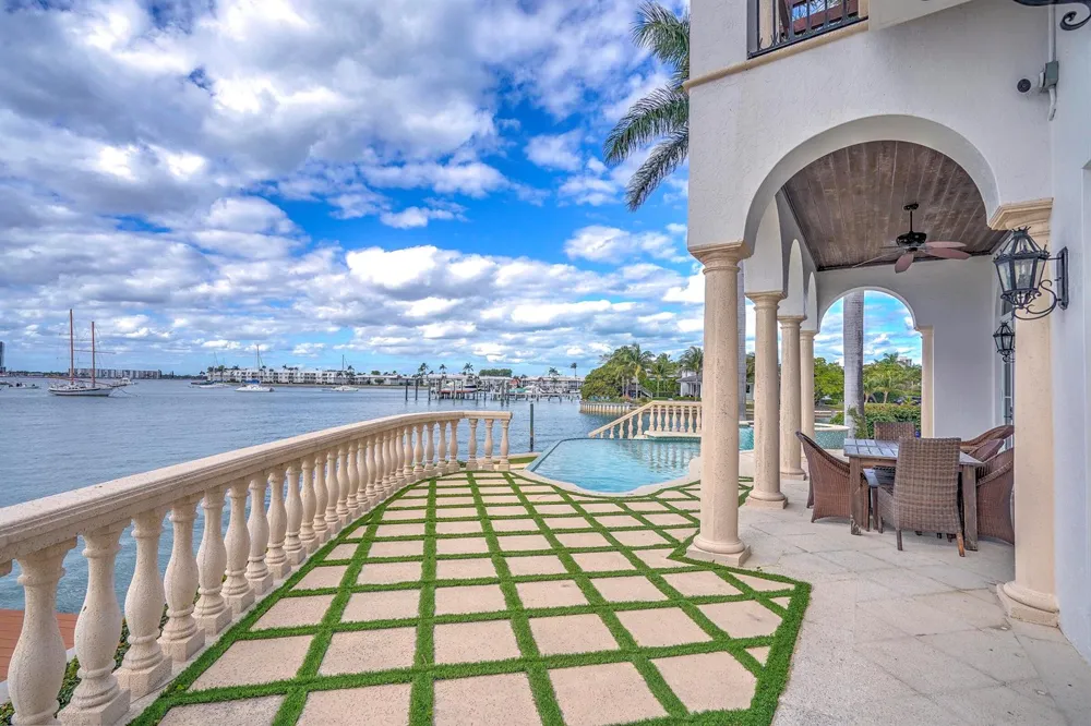 2775 Lake Drive Singer Island, FL 33404