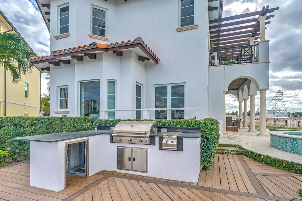 2775 Lake Drive Singer Island, FL 33404