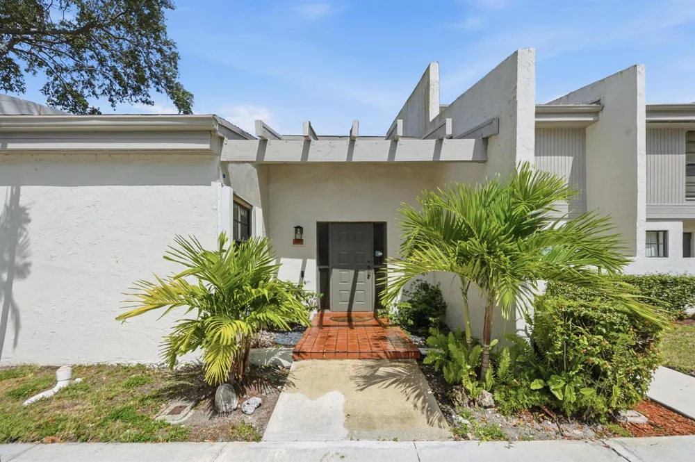 1097 NW 98th Terrace #110 Pembroke Pines, FL 33024