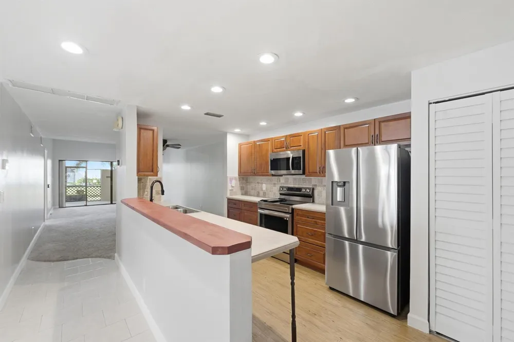 1097 NW 98th Terrace #110 Pembroke Pines, FL 33024