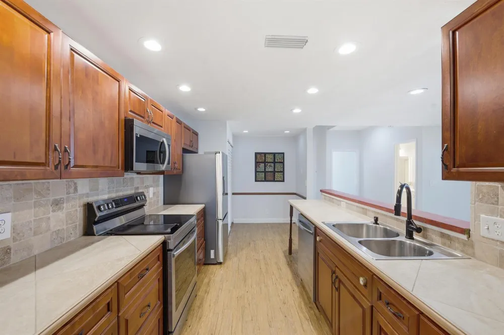 1097 NW 98th Terrace #110 Pembroke Pines, FL 33024