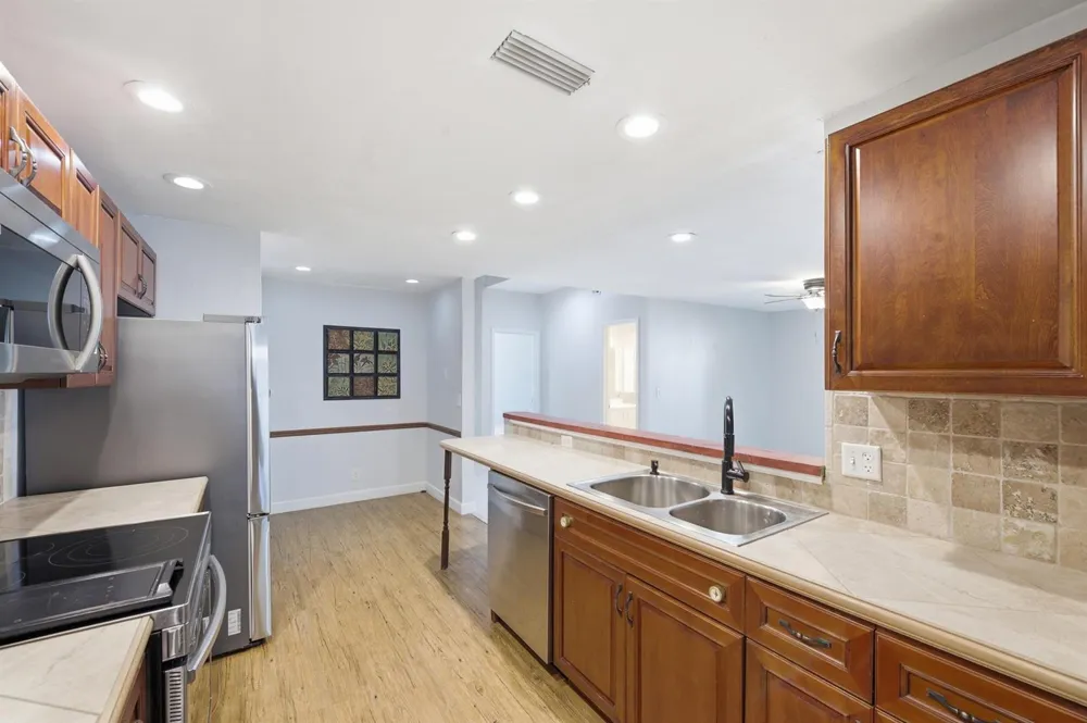 1097 NW 98th Terrace #110 Pembroke Pines, FL 33024