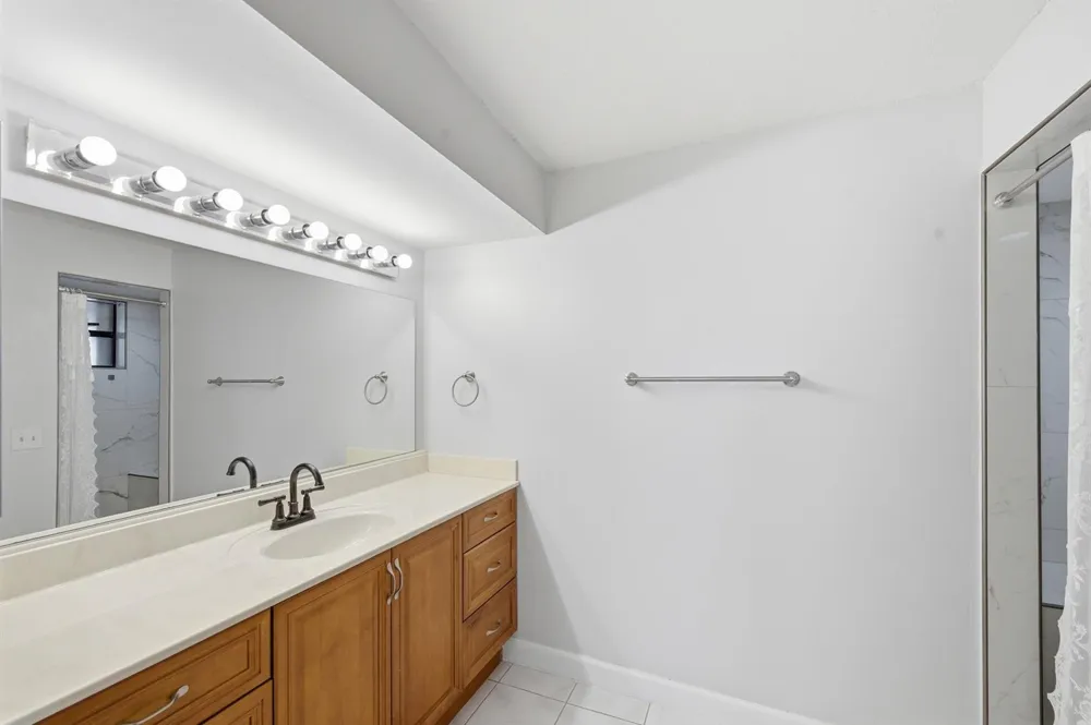 1097 NW 98th Terrace #110 Pembroke Pines, FL 33024