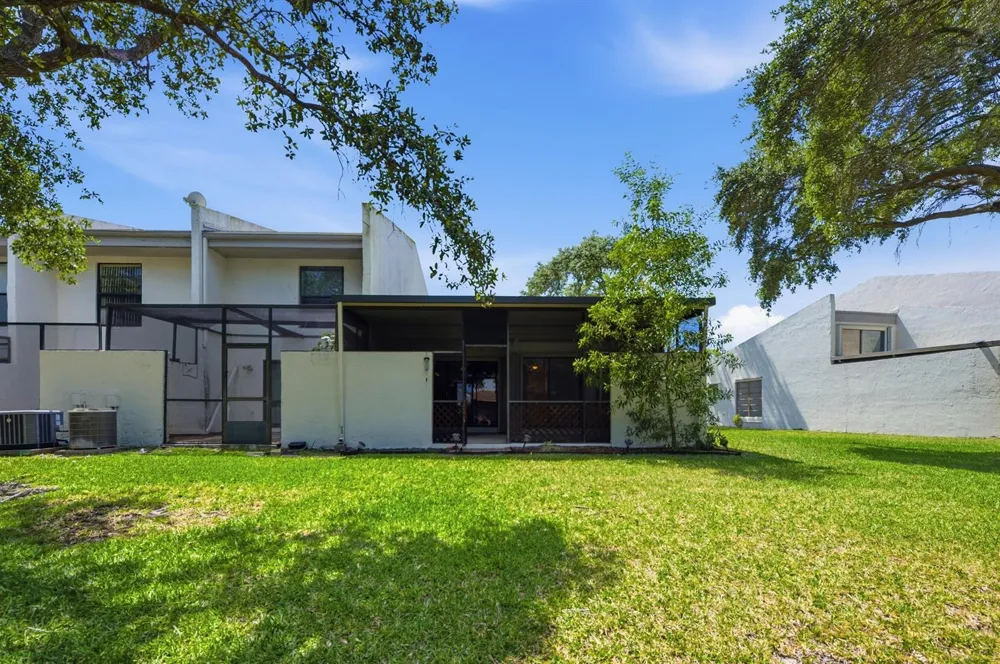 1097 NW 98th Terrace #110 Pembroke Pines, FL 33024