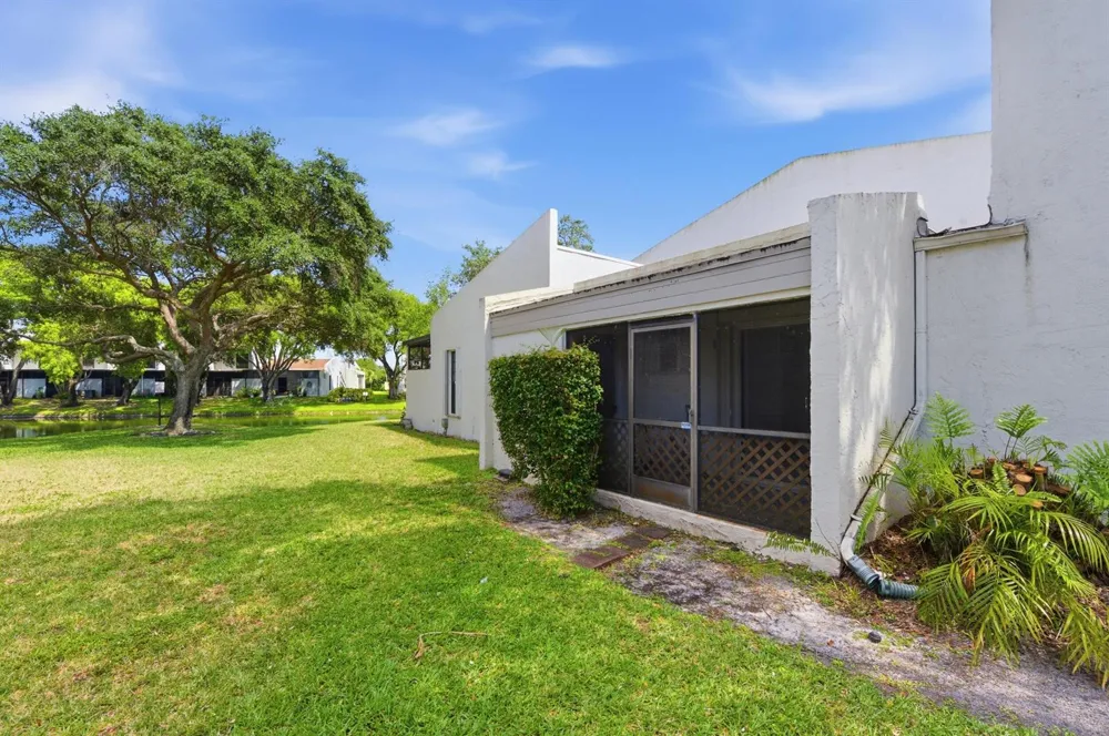 1097 NW 98th Terrace #110 Pembroke Pines, FL 33024