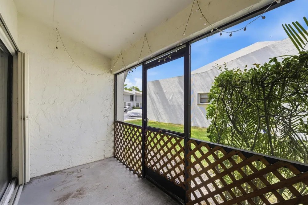 1097 NW 98th Terrace #110 Pembroke Pines, FL 33024