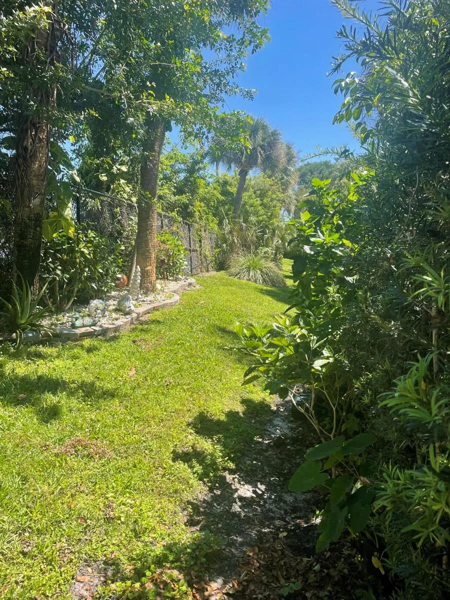 804 Summit Lake Drive West Palm Beach, FL 33406