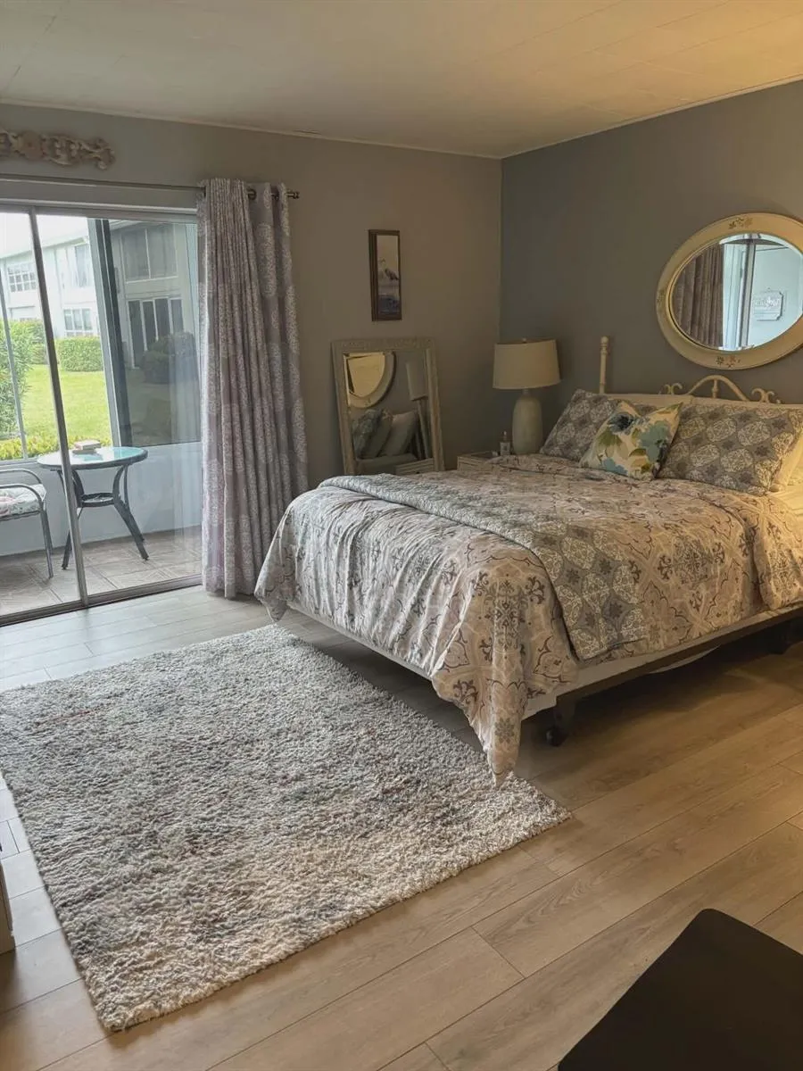 5550 Ocean Boulevard #106 Ocean Ridge, FL 33435