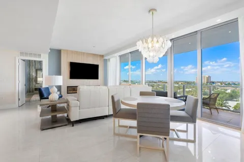 3100 Ocean Drive #606
