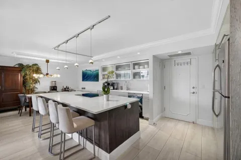 5440 Ocean Drive #805