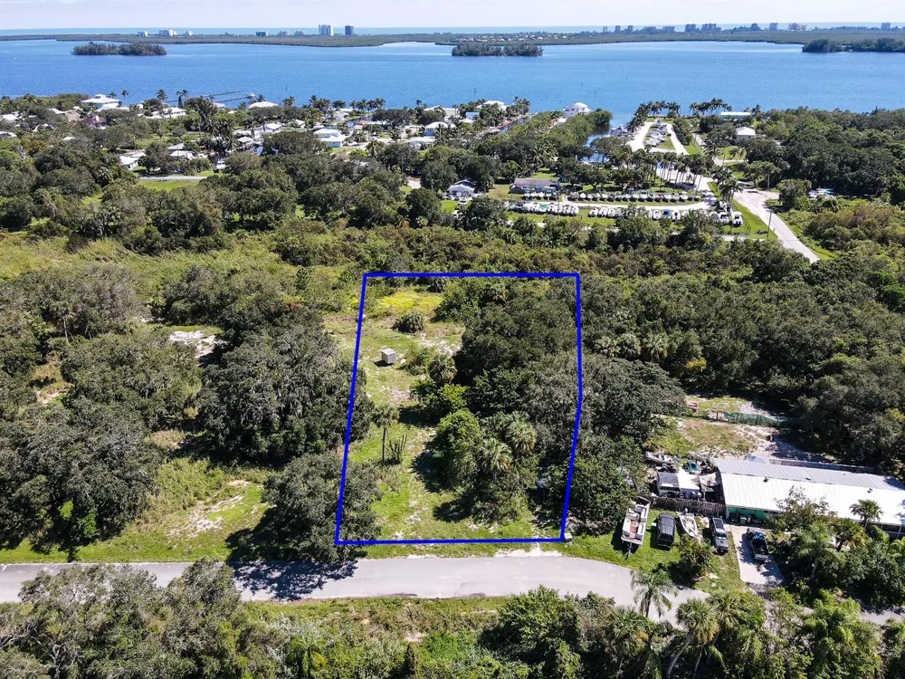 4104 Mariner Oaks Way Fort Pierce, FL 34946