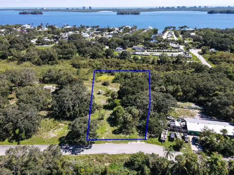 4104 Mariner Oaks Way