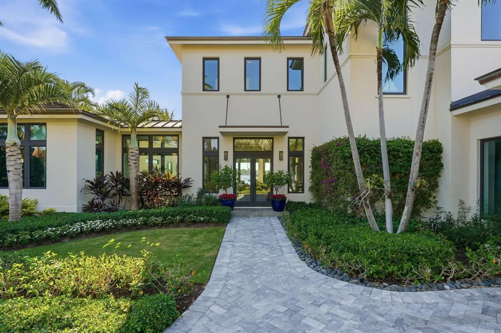 825 W Oyster Lane Lantana, FL 33462