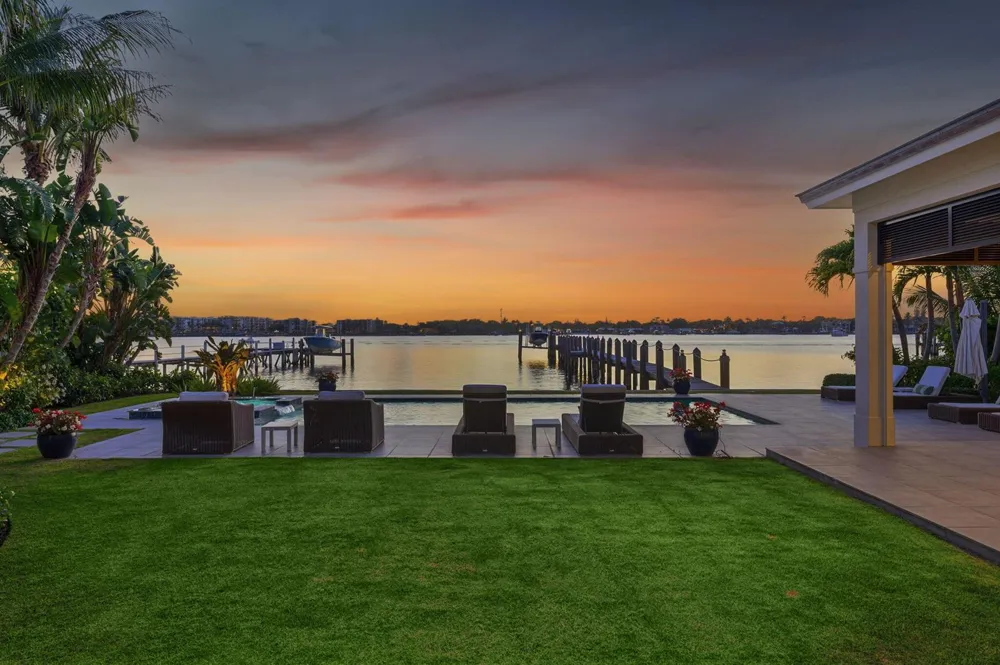825 W Oyster Lane Lantana, FL 33462