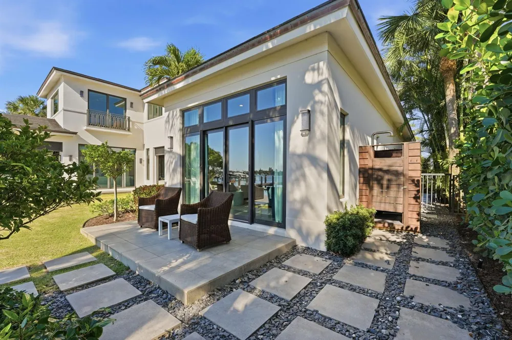 825 W Oyster Lane Lantana, FL 33462