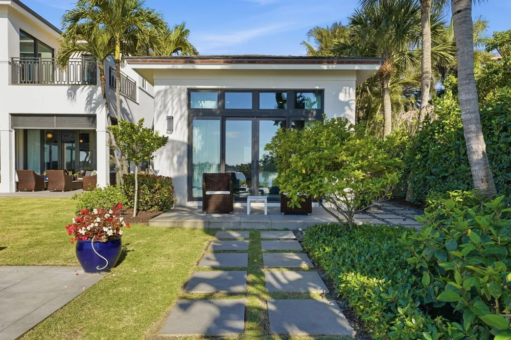 825 W Oyster Lane Lantana, FL 33462