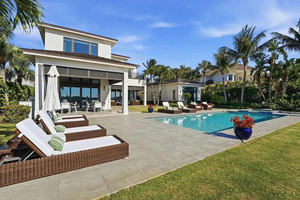 825 W Oyster Lane Lantana, FL 33462