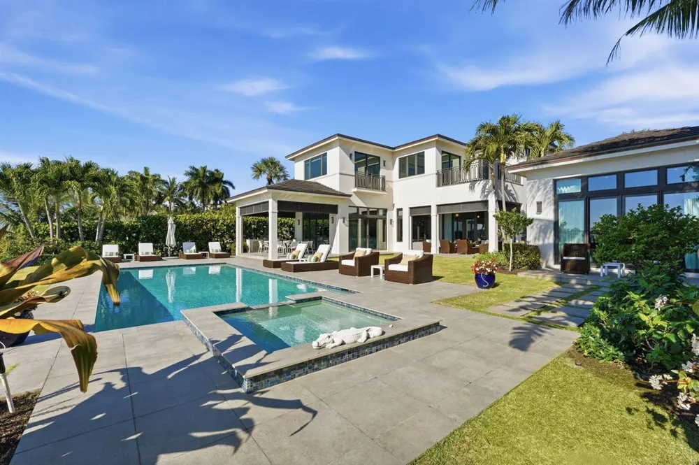 825 W Oyster Lane Lantana, FL 33462