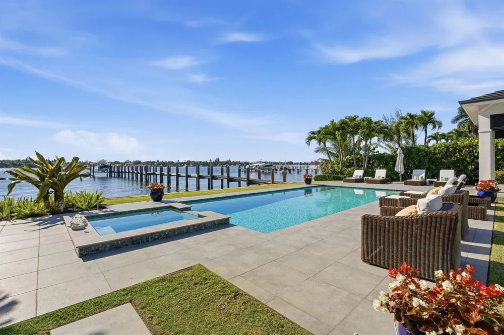 825 W Oyster Lane Lantana, FL 33462