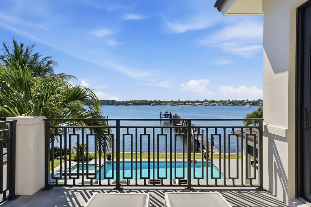825 W Oyster Lane Lantana, FL 33462