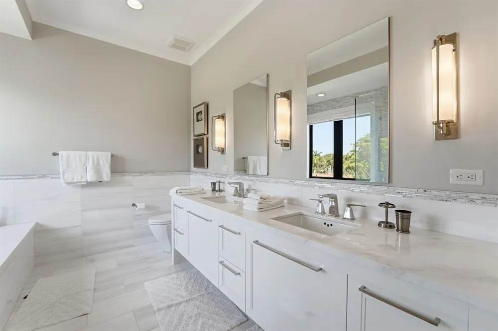 825 W Oyster Lane Lantana, FL 33462
