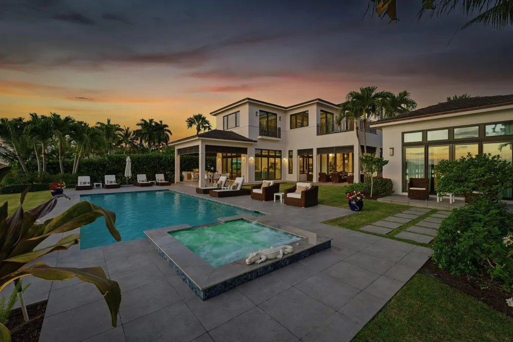 825 W Oyster Lane Lantana, FL 33462