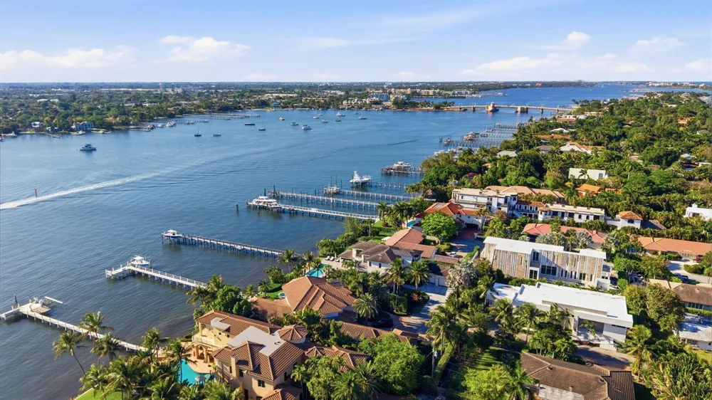 825 W Oyster Lane Lantana, FL 33462