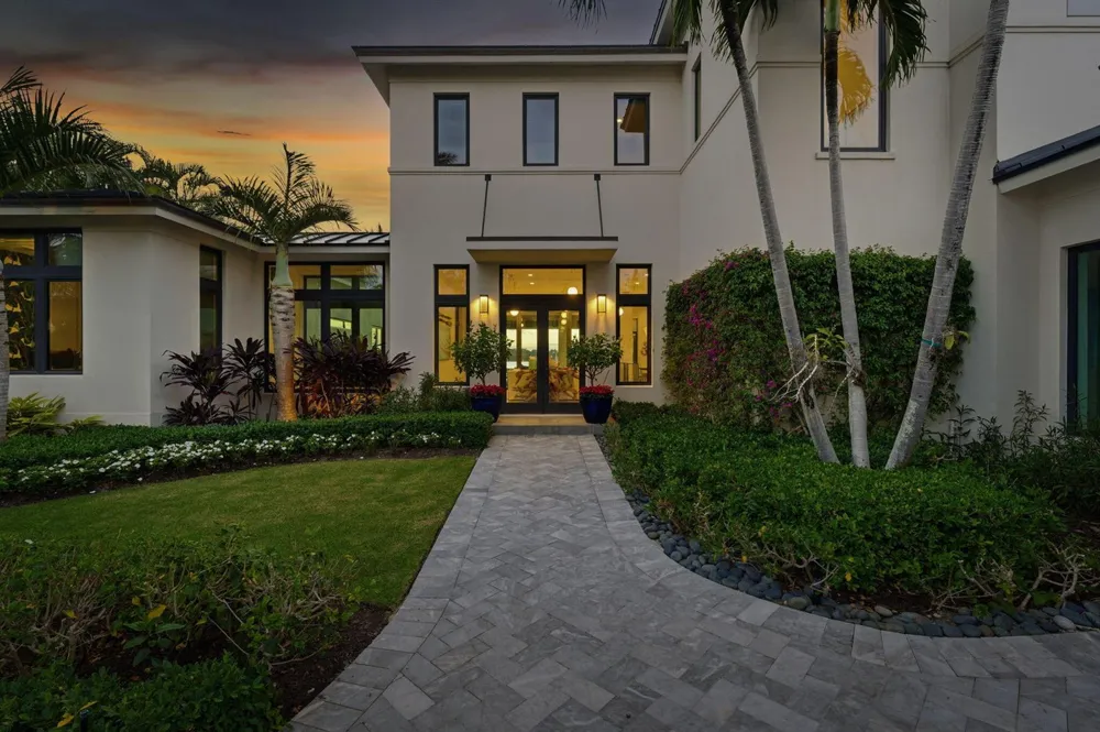 825 W Oyster Lane Lantana, FL 33462