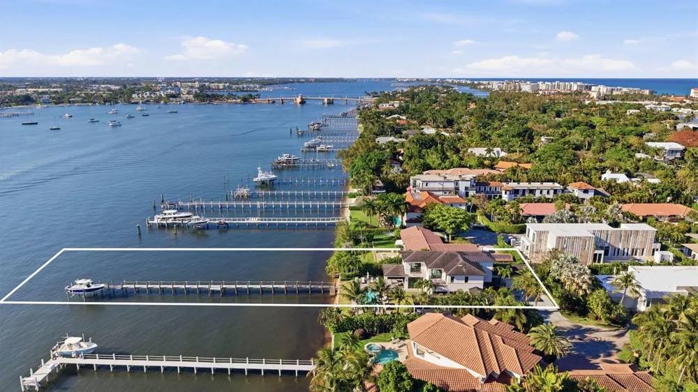 825 W Oyster Lane Lantana, FL 33462