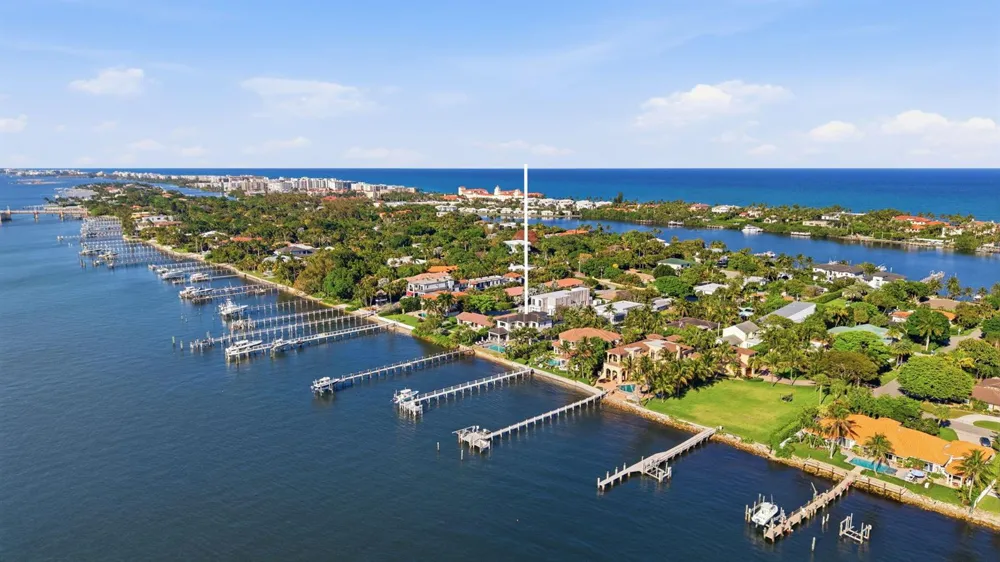 825 W Oyster Lane Lantana, FL 33462