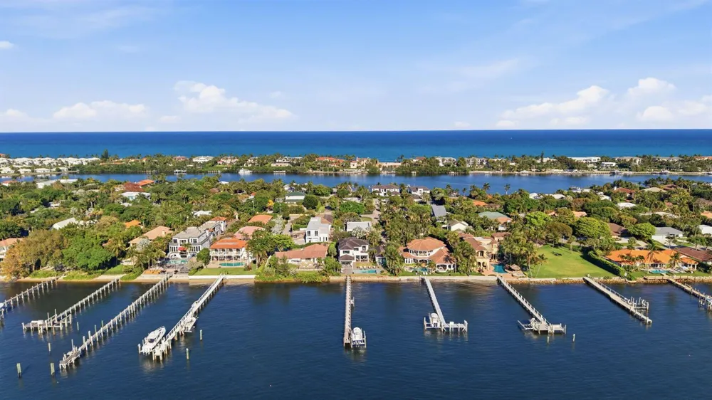 825 W Oyster Lane Lantana, FL 33462