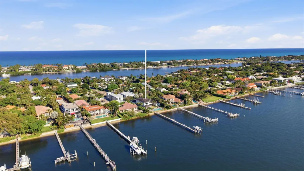 825 W Oyster Lane Lantana, FL 33462