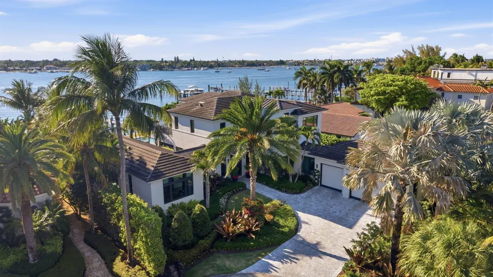 825 W Oyster Lane Lantana, FL 33462