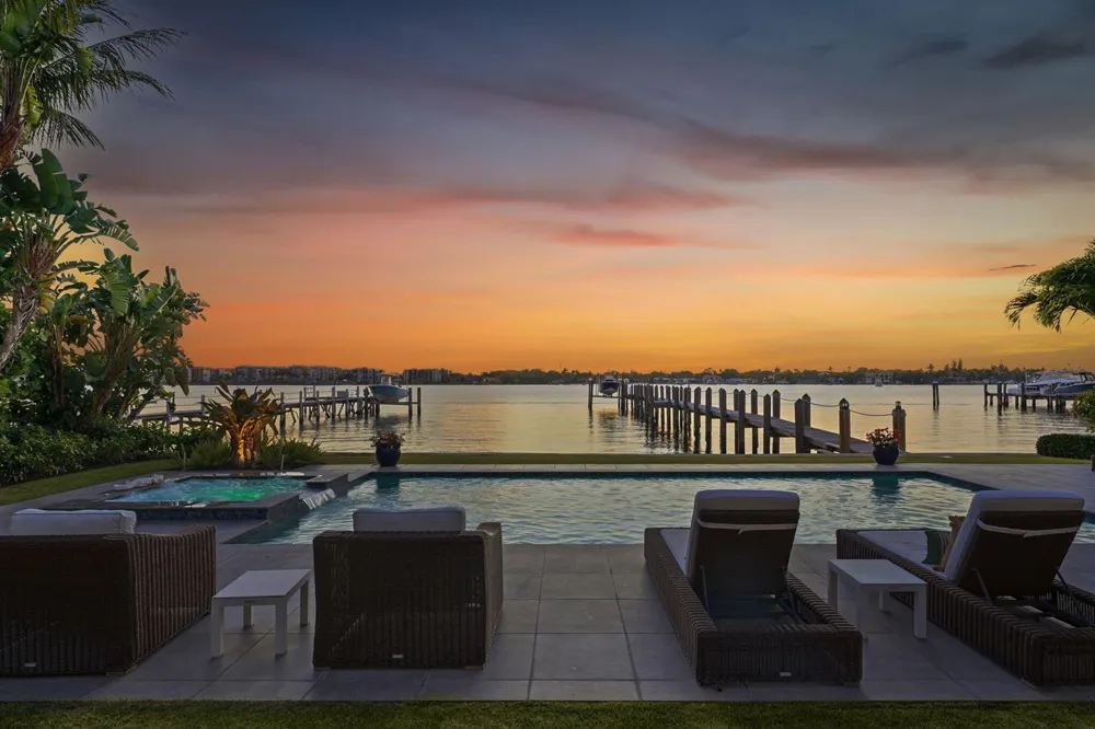 825 W Oyster Lane Lantana, FL 33462