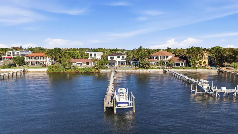 825 W Oyster Lane Lantana, FL 33462