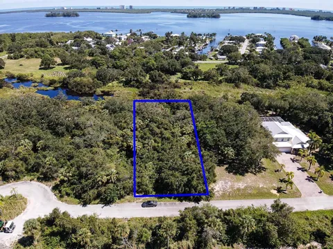 4132 Mariner Oaks Way