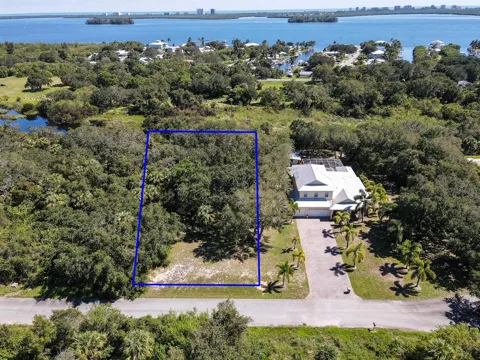 4128 Mariner Oaks Way