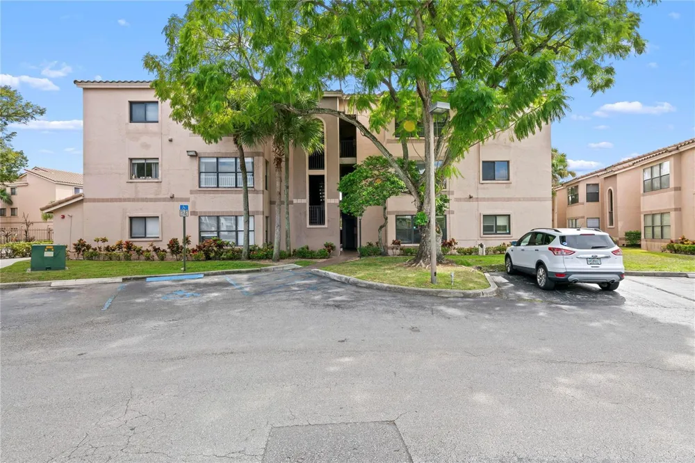 2906 S University Drive #10204 Davie, FL 33328