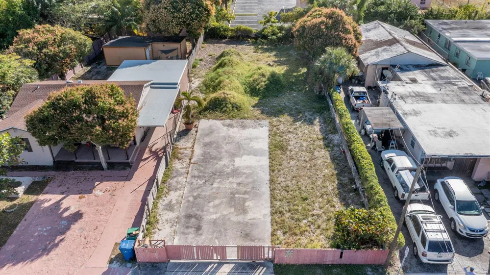 1045 W 30th Street Riviera Beach, FL 33404
