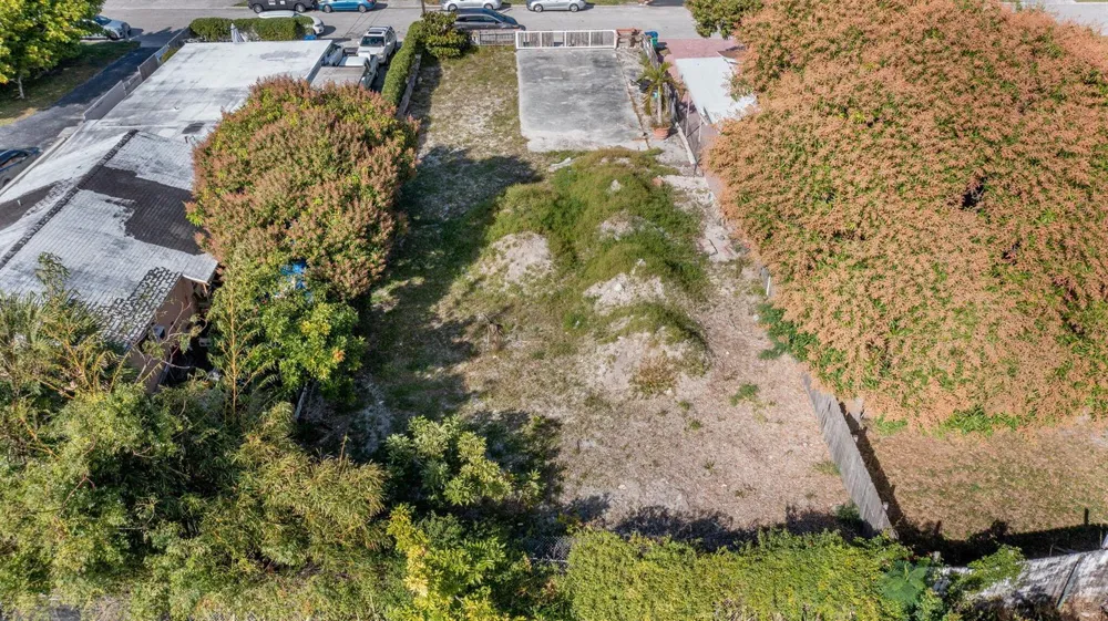 1045 W 30th Street Riviera Beach, FL 33404