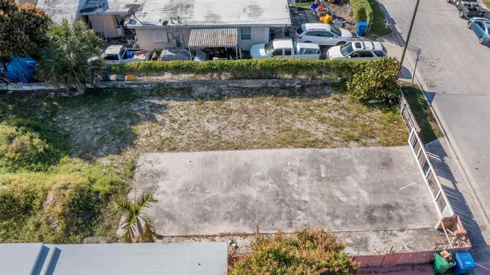 1045 W 30th Street Riviera Beach, FL 33404