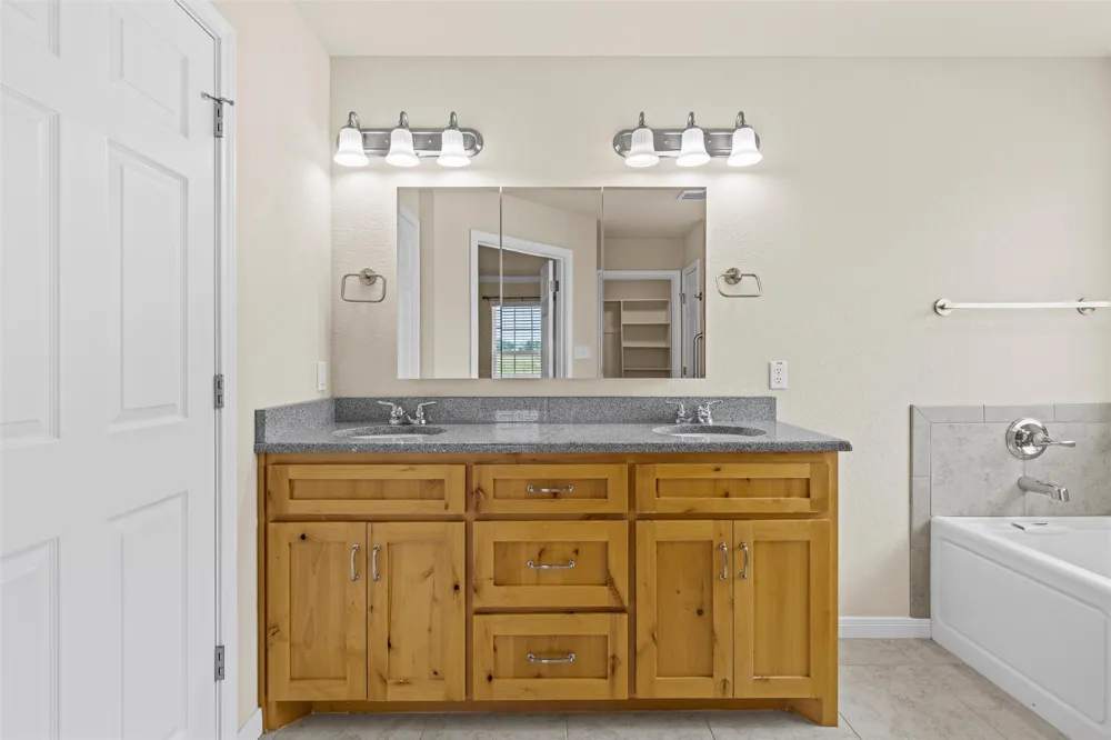 637 Hoffmeyer Lane Robinson, TX 76706