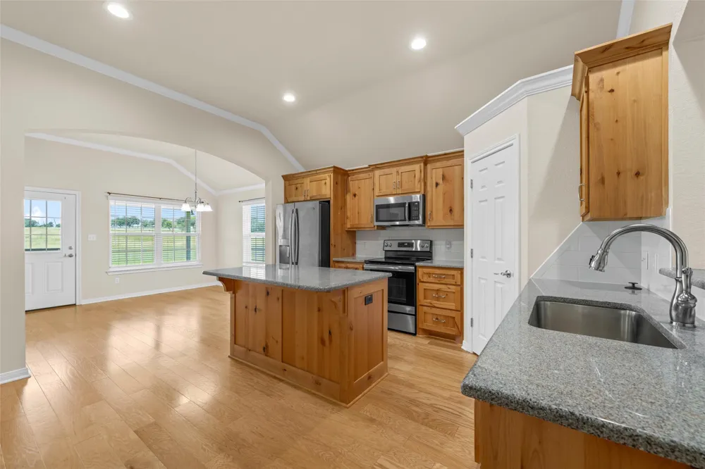 637 Hoffmeyer Lane Robinson, TX 76706